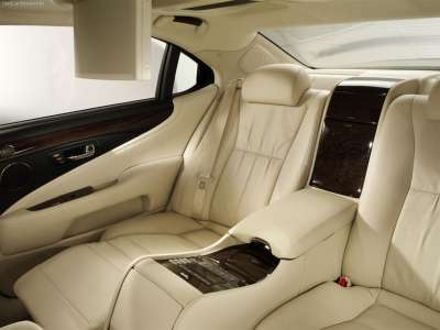 Lexus LS 600h L - задние сиденья