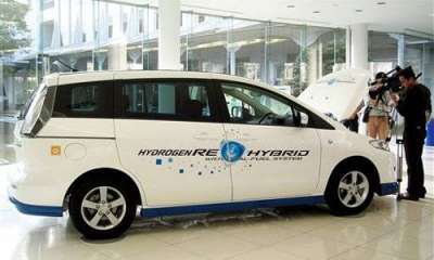 Mazda Premacy Hydrogen RE Hybrid
